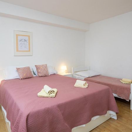 Apartments Roza أوميس المظهر الخارجي الصورة