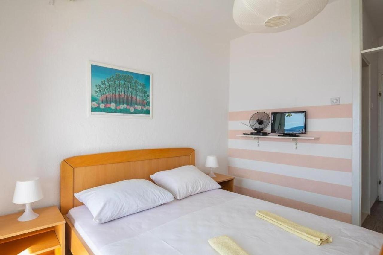 Apartments Roza أوميس المظهر الخارجي الصورة