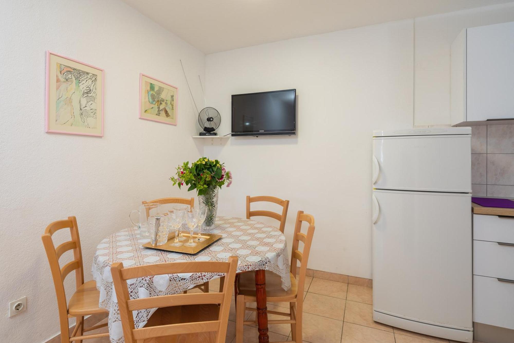 Apartments Roza أوميس المظهر الخارجي الصورة