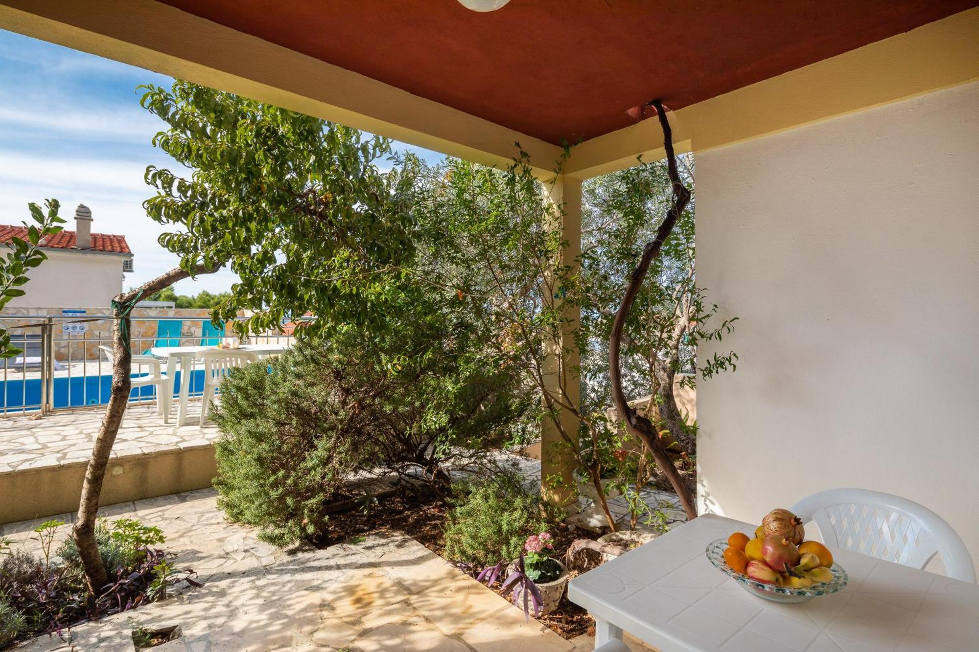 Apartments Roza أوميس المظهر الخارجي الصورة