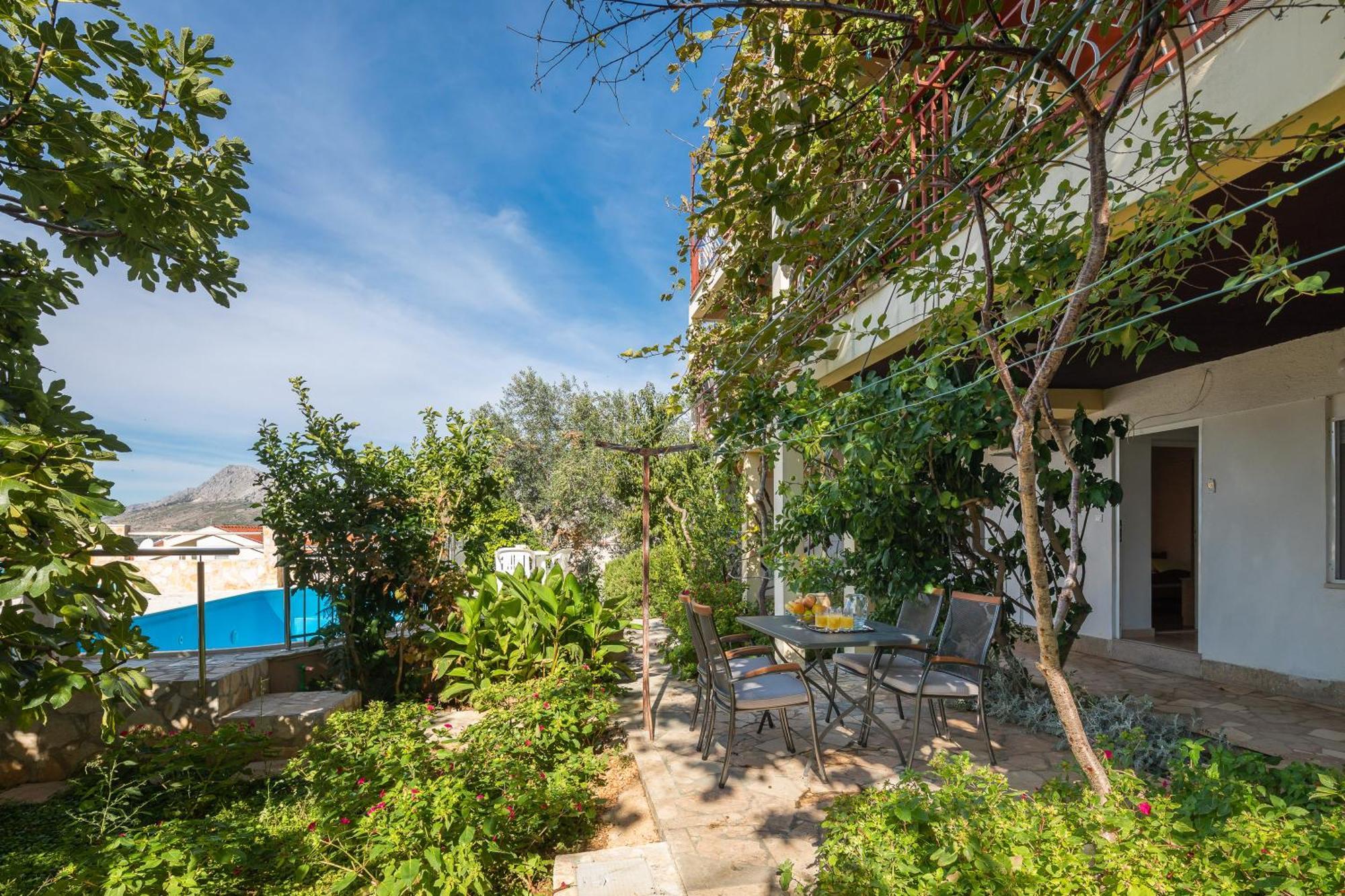 Apartments Roza أوميس المظهر الخارجي الصورة
