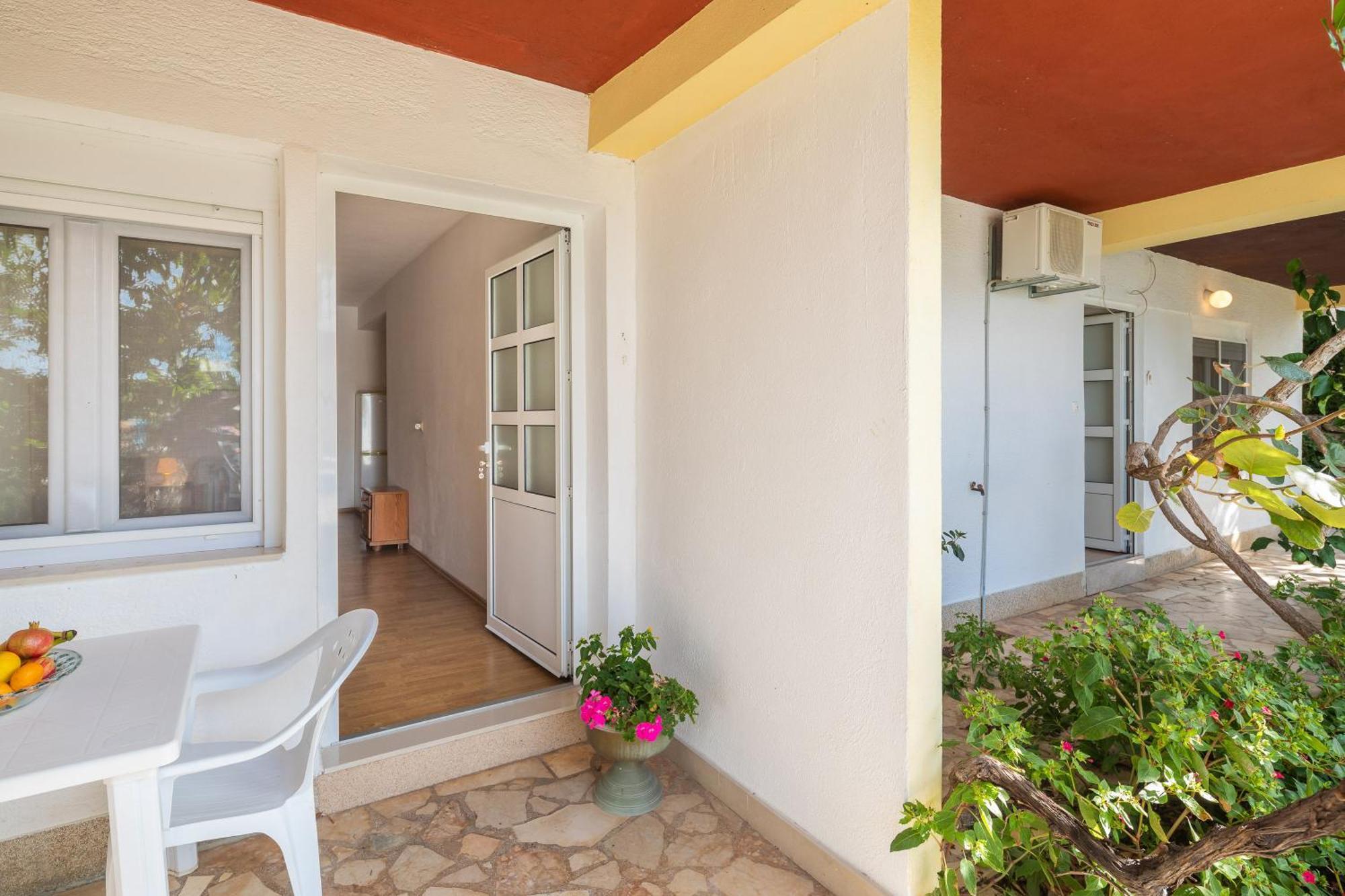 Apartments Roza أوميس المظهر الخارجي الصورة
