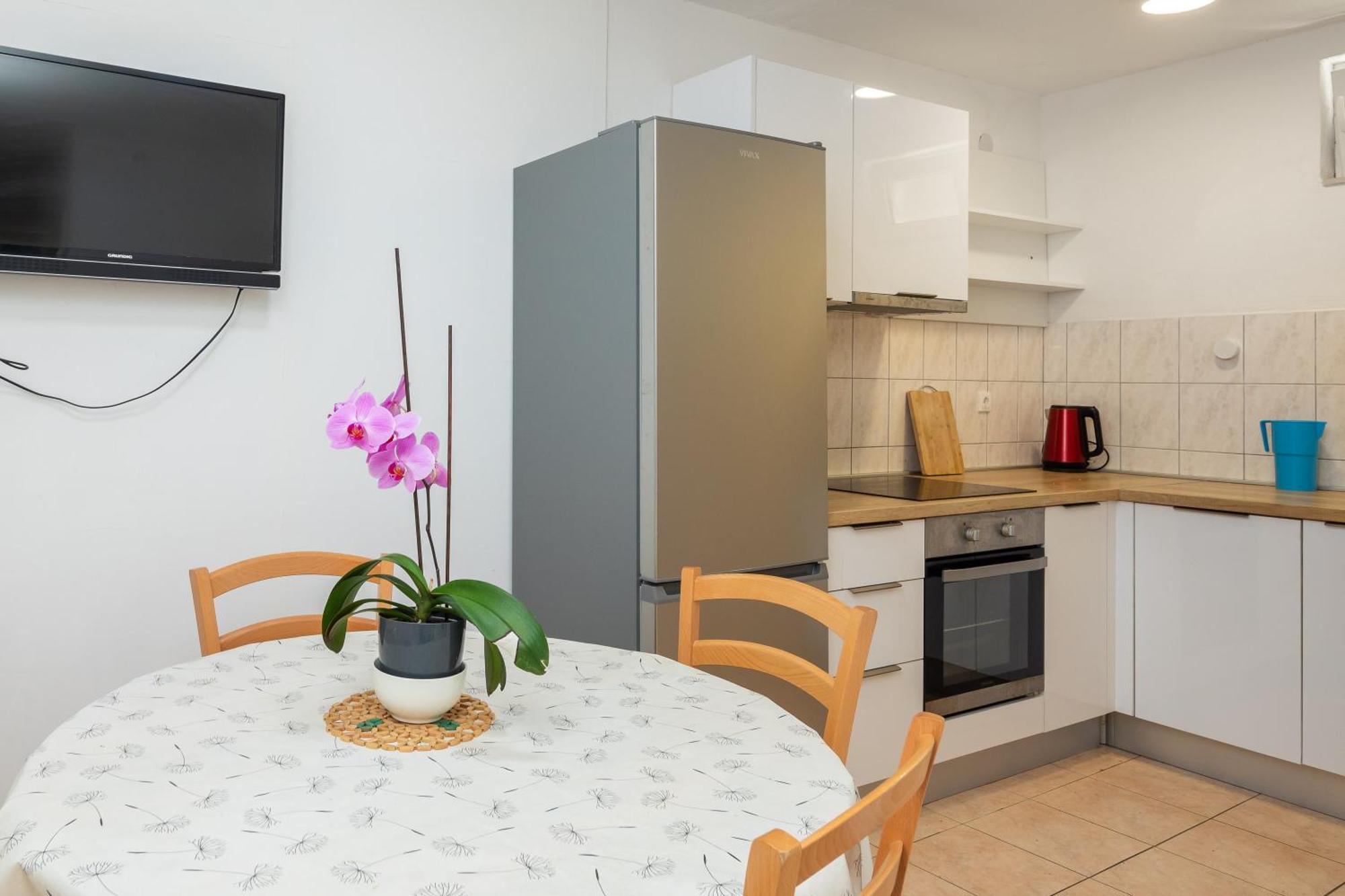 Apartments Roza أوميس المظهر الخارجي الصورة
