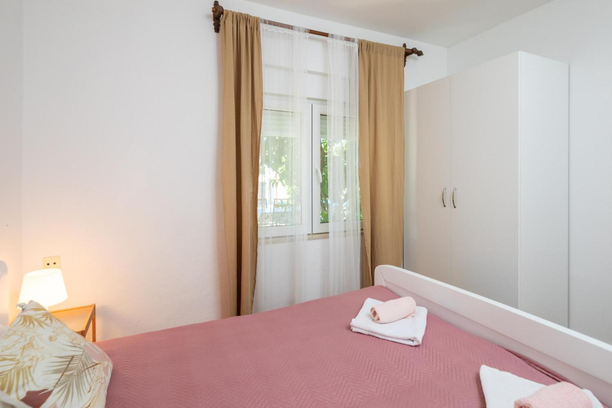 Apartments Roza أوميس المظهر الخارجي الصورة