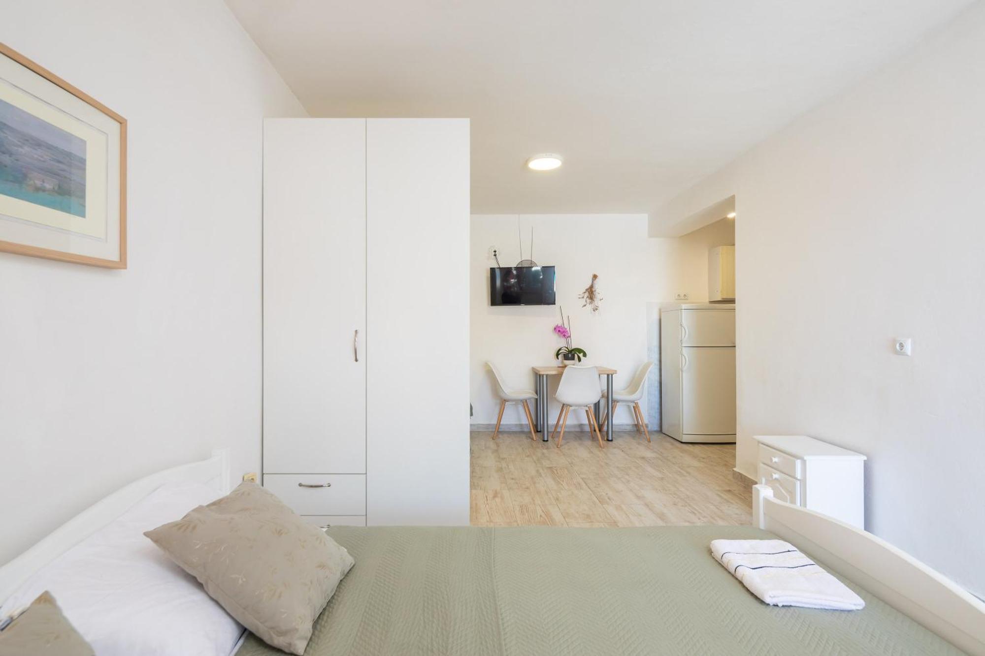 Apartments Roza أوميس المظهر الخارجي الصورة