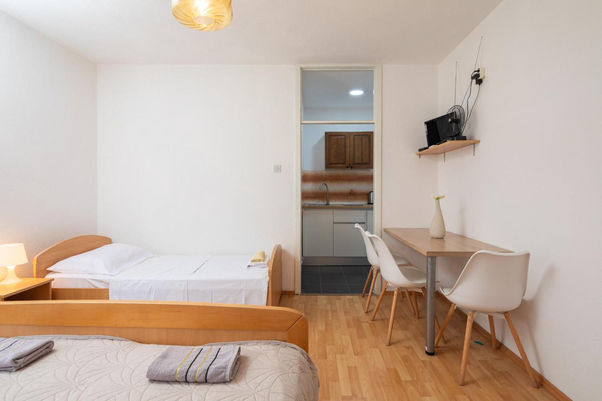 Apartments Roza أوميس المظهر الخارجي الصورة