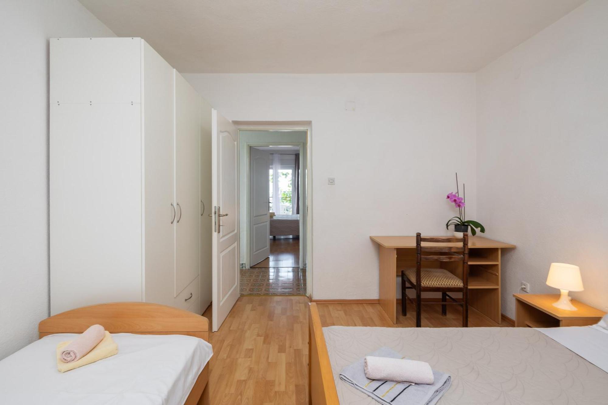 Apartments Roza أوميس المظهر الخارجي الصورة