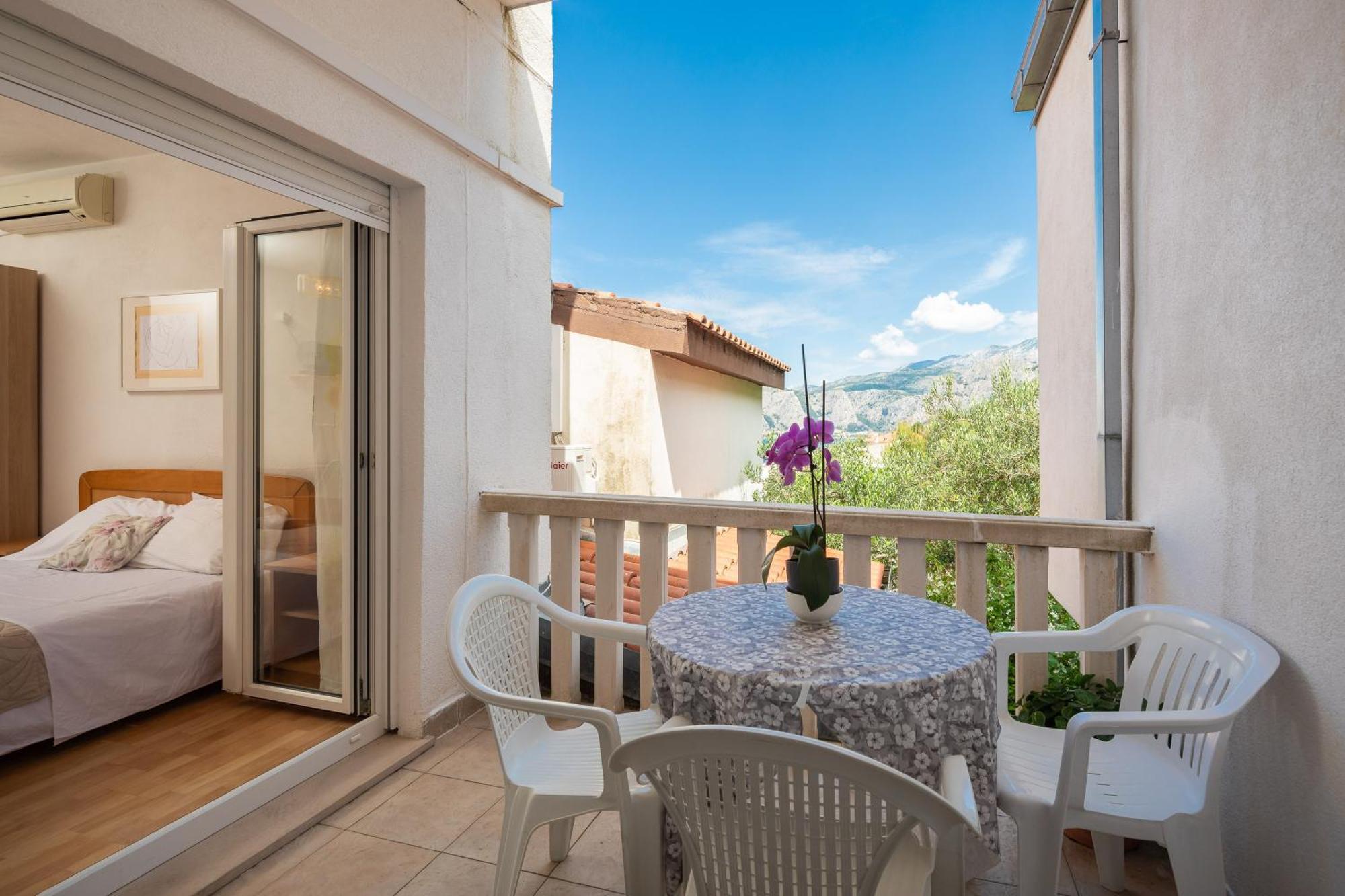 Apartments Roza أوميس المظهر الخارجي الصورة