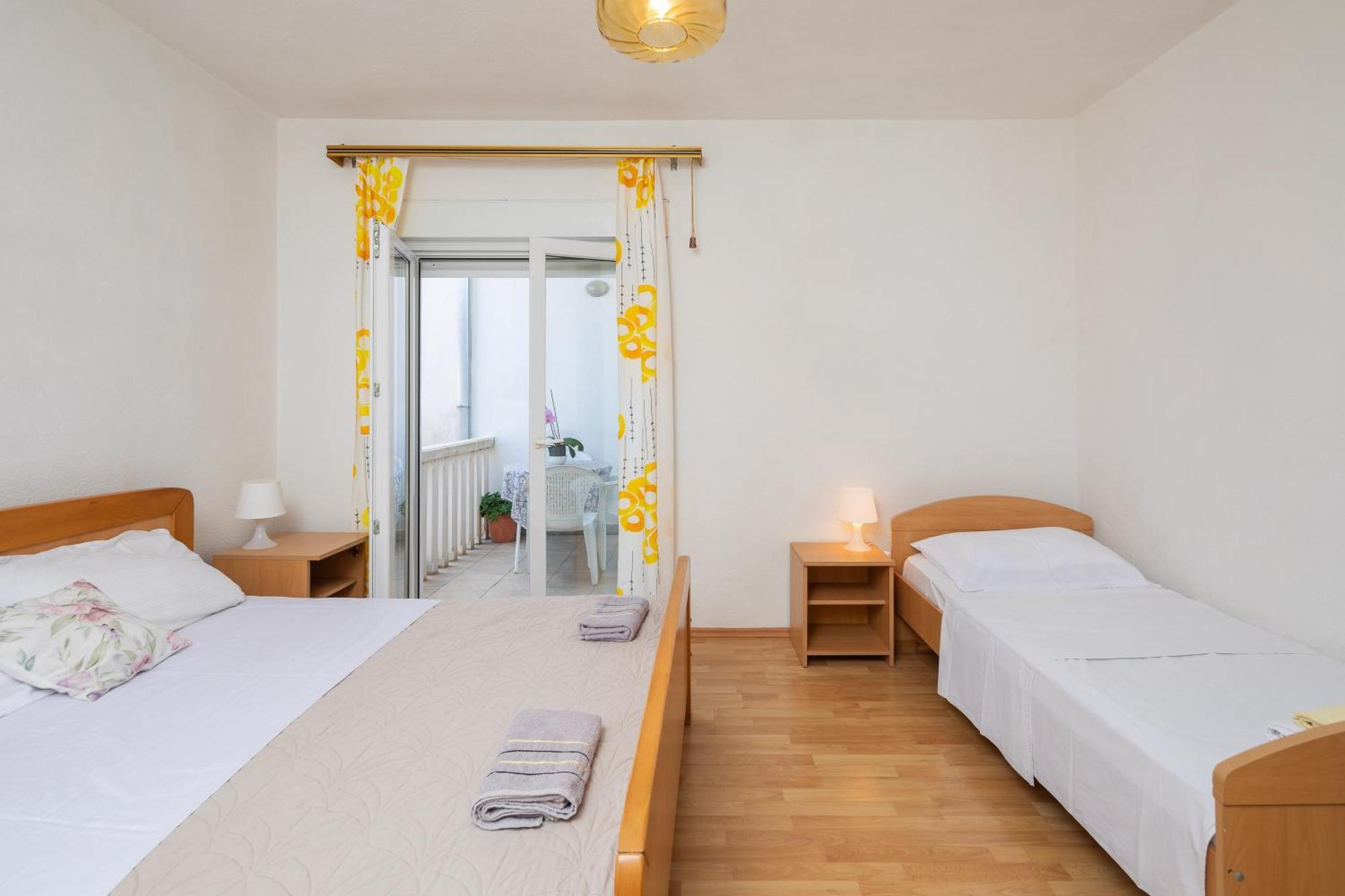 Apartments Roza أوميس المظهر الخارجي الصورة