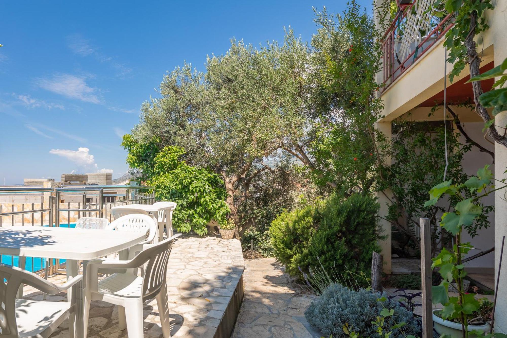 Apartments Roza أوميس المظهر الخارجي الصورة